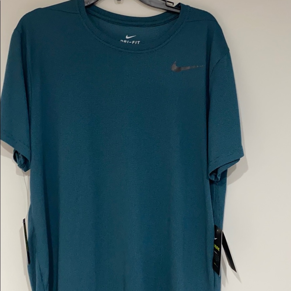 Nike
Mens Activewear Top Large D